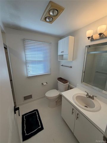 4205 Pinehurst Drive, West Bloomfield, MI 48322