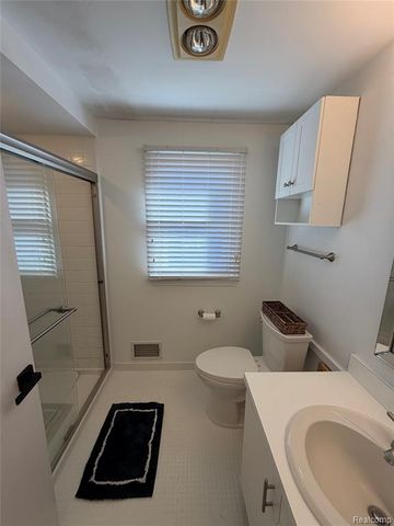 4205 Pinehurst Drive, West Bloomfield, MI 48322