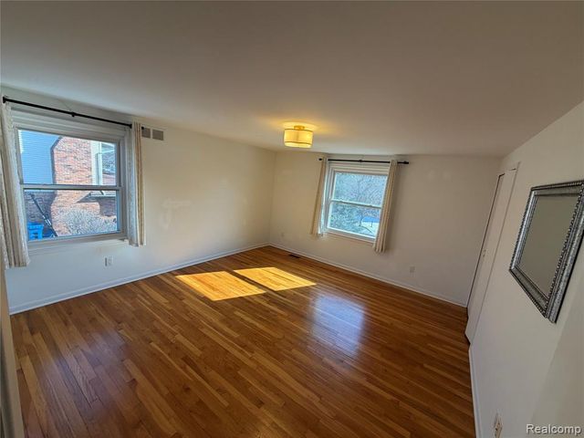 4205 Pinehurst Drive, West Bloomfield, MI 48322