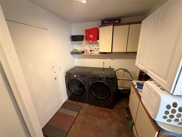 4205 Pinehurst Drive, West Bloomfield, MI 48322