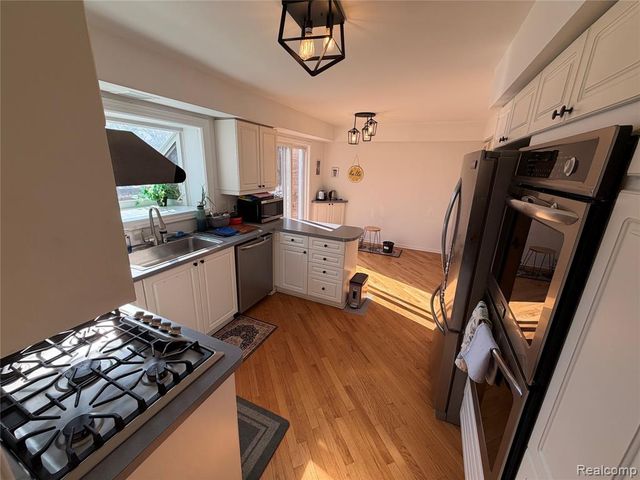 4205 Pinehurst Drive, West Bloomfield, MI 48322