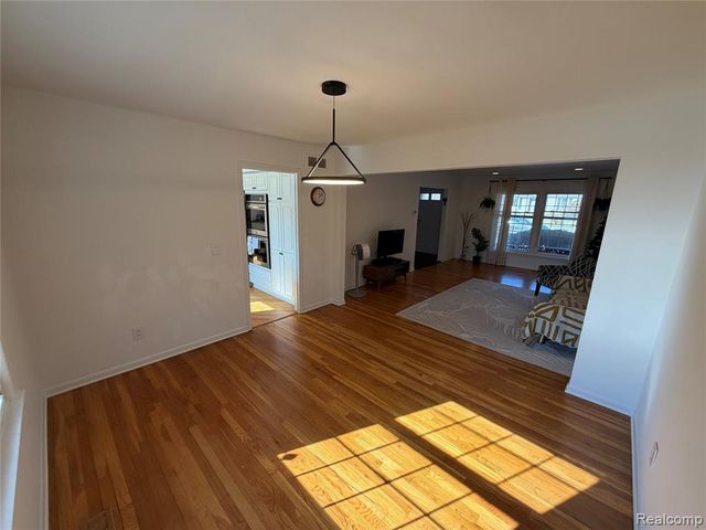 4205 Pinehurst Drive, West Bloomfield, MI 48322