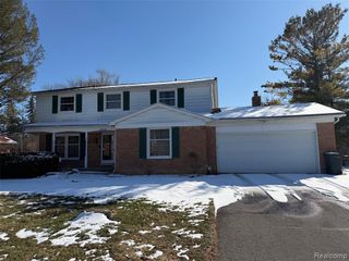 4205 Pinehurst Drive, West Bloomfield, MI 48322