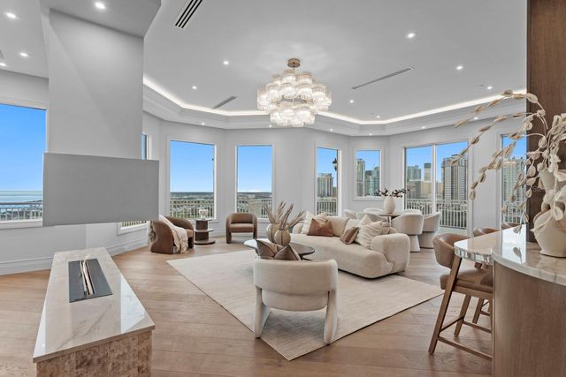 555 5TH AVENUE NE PH1, St Petersburg, FL 33701