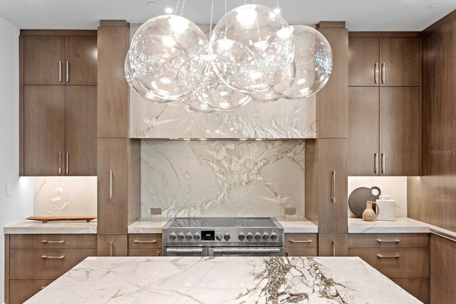 555 5TH AVENUE NE PH1, St Petersburg, FL 33701