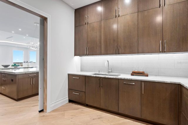 555 5TH AVENUE NE PH1, St Petersburg, FL 33701