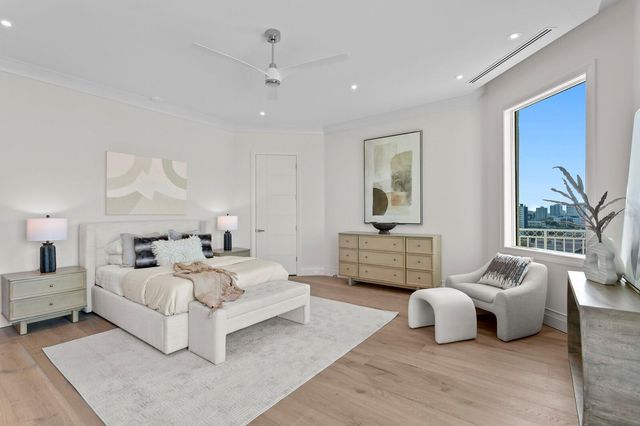 555 5TH AVENUE NE PH1, St Petersburg, FL 33701