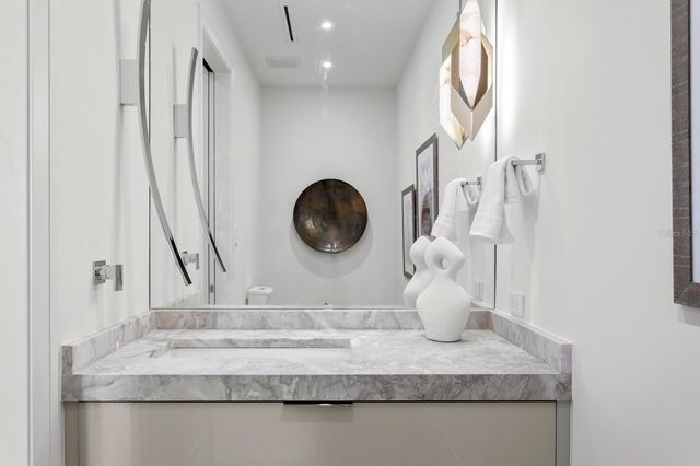 555 5TH AVENUE NE PH1, St Petersburg, FL 33701