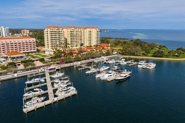 555 5TH AVENUE NE PH1, St Petersburg, FL 33701