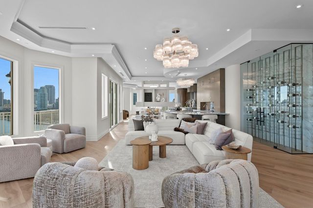 555 5TH AVENUE NE PH1, St Petersburg, FL 33701