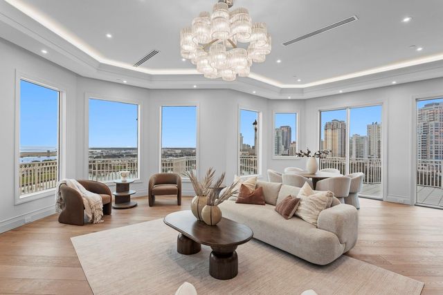 555 5TH AVENUE NE PH1, St Petersburg, FL 33701