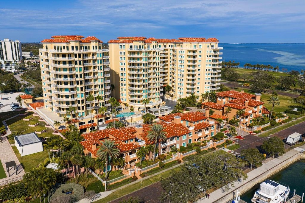 555 5TH AVENUE NE PH1, St Petersburg, FL 33701