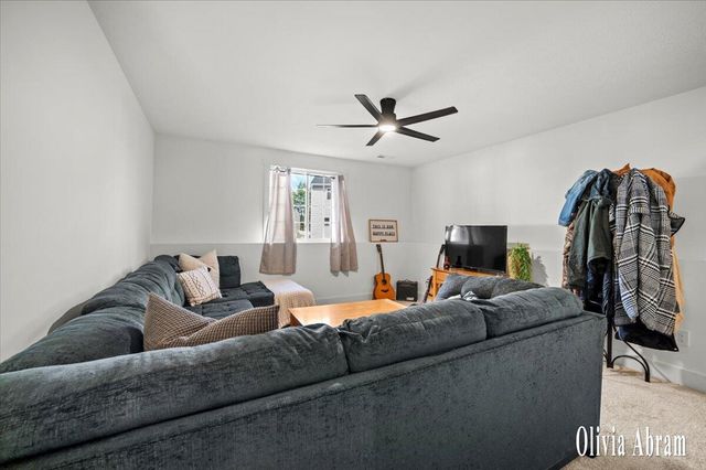 808 Hollyhock Drive, Greenville, MI 48838