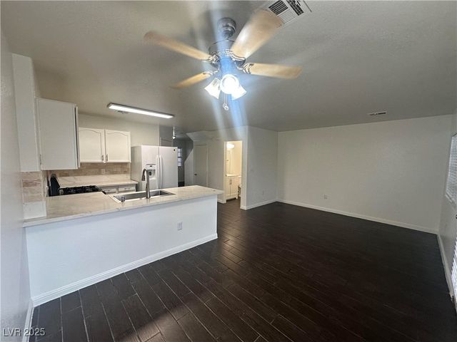 1956 Vista Malaga Street 102, Las Vegas, NV 89106