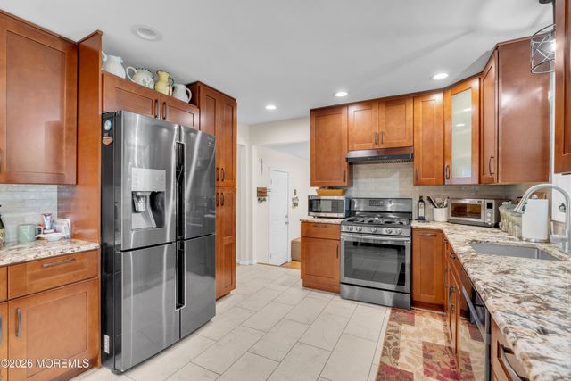 6 Mt Court, East Brunswick, NJ 08816