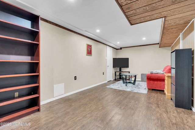 6 Mt Court, East Brunswick, NJ 08816