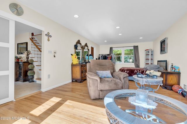 6 Mt Court, East Brunswick, NJ 08816
