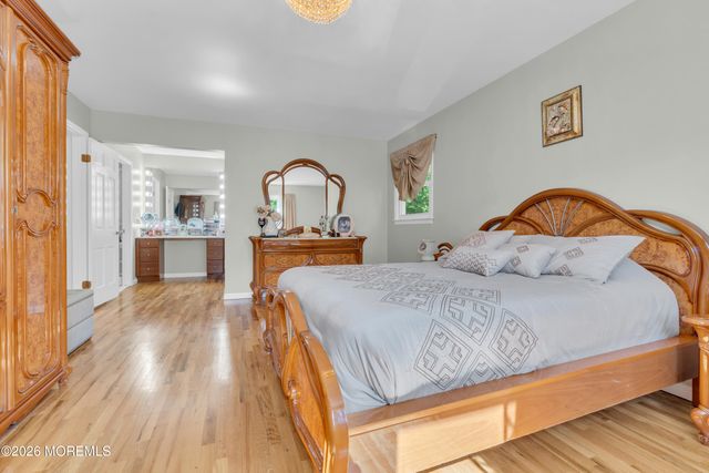 6 Mt Court, East Brunswick, NJ 08816