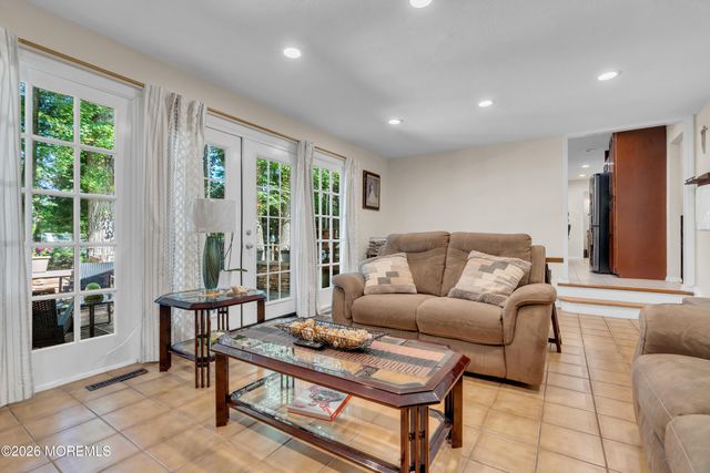 6 Mt Court, East Brunswick, NJ 08816
