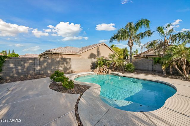 939 S Roanoke Street, Gilbert, AZ 85296