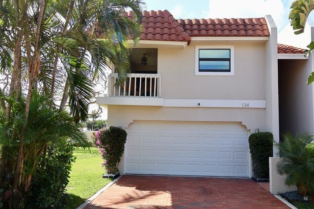134 Harbor Circle, Delray Beach, FL 33483