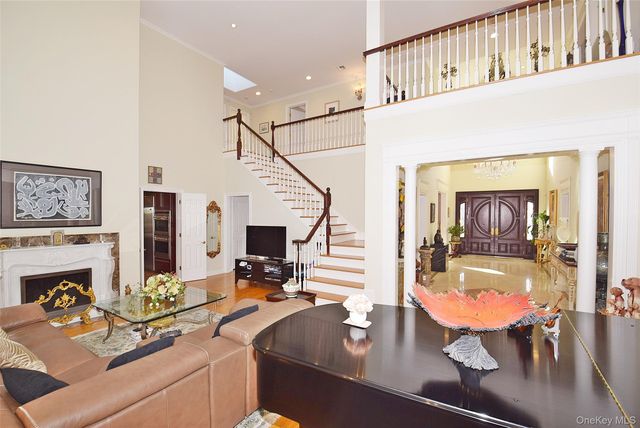 35 Meadow Woods Road, Great Neck, NY 11020