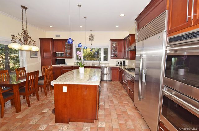 35 Meadow Woods Road, Great Neck, NY 11020