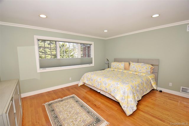 35 Meadow Woods Road, Great Neck, NY 11020