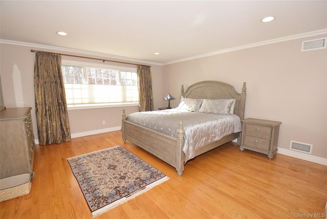 35 Meadow Woods Road, Great Neck, NY 11020