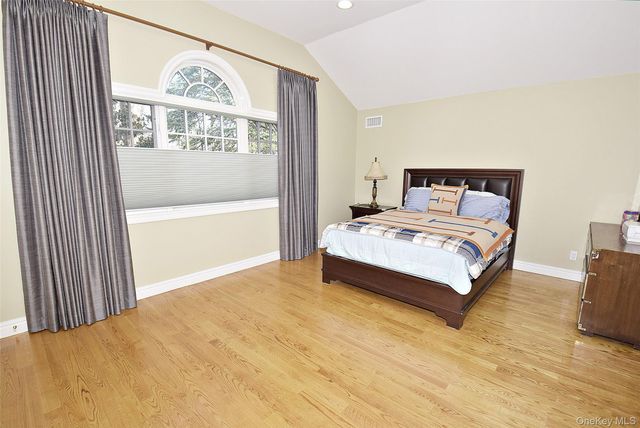 35 Meadow Woods Road, Great Neck, NY 11020