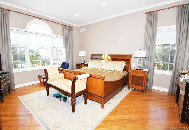 35 Meadow Woods Road, Great Neck, NY 11020