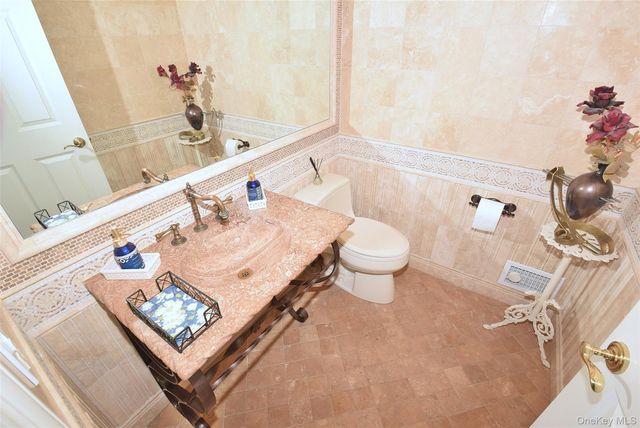 35 Meadow Woods Road, Great Neck, NY 11020