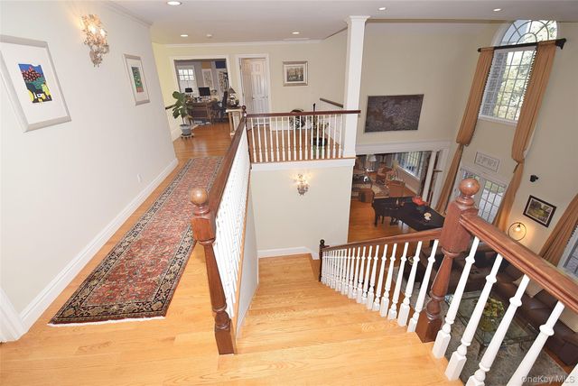 35 Meadow Woods Road, Great Neck, NY 11020