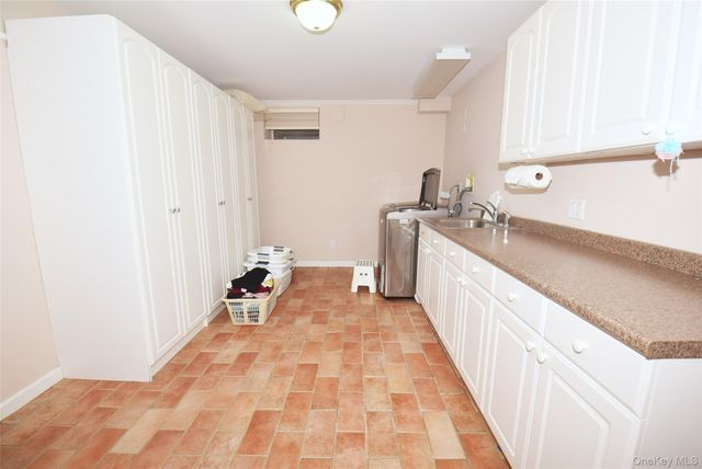 35 Meadow Woods Road, Great Neck, NY 11020