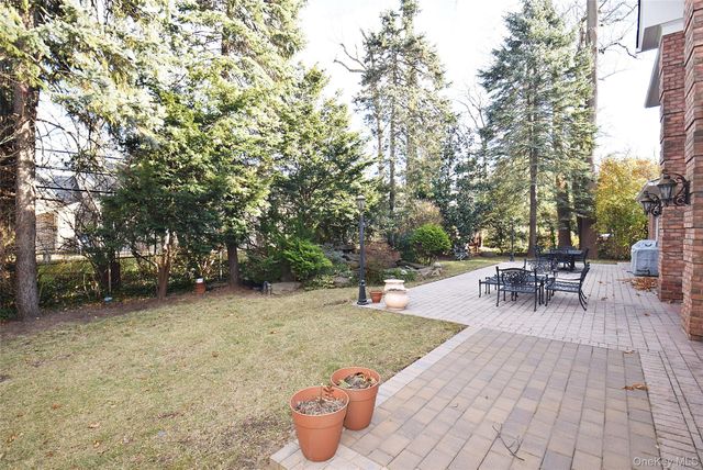 35 Meadow Woods Road, Great Neck, NY 11020