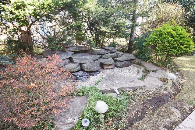 35 Meadow Woods Road, Great Neck, NY 11020