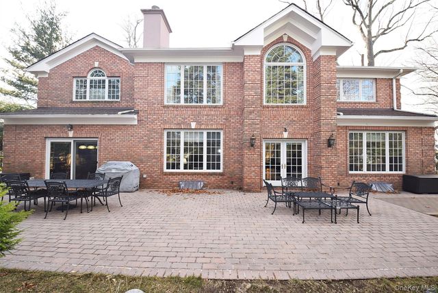 35 Meadow Woods Road, Great Neck, NY 11020