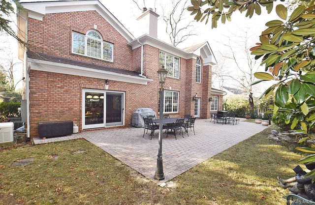 35 Meadow Woods Road, Great Neck, NY 11020