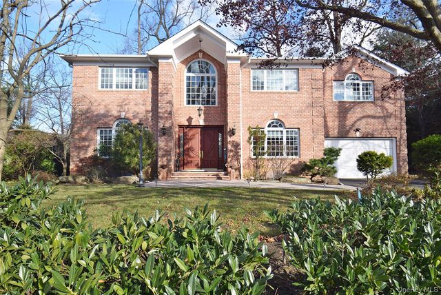 35 Meadow Woods Road, Great Neck, NY 11020