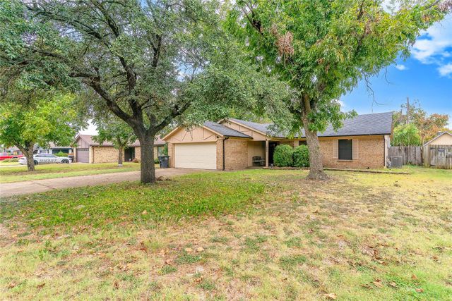 1602 Spring Branch Drive, Cleburne, TX 76033