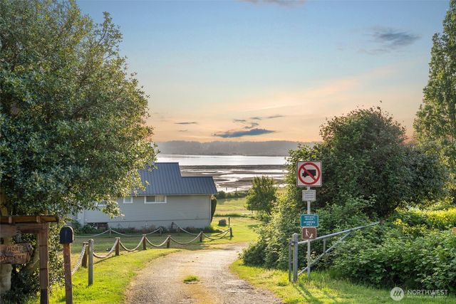 2844 Sunlight Drive, Clinton, WA 98236