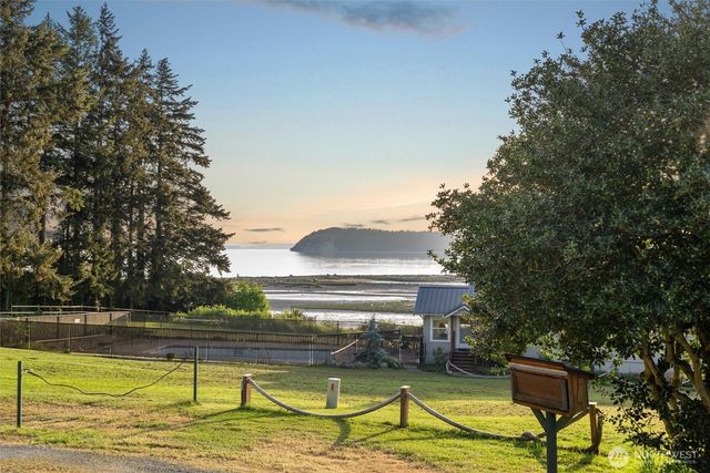 2844 Sunlight Drive, Clinton, WA 98236