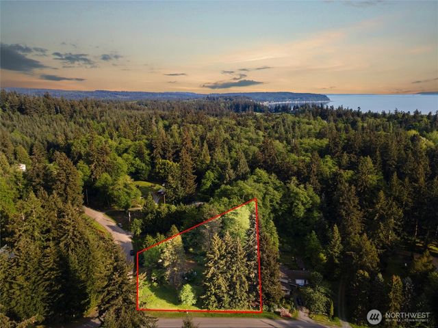 2844 Sunlight Drive, Clinton, WA 98236