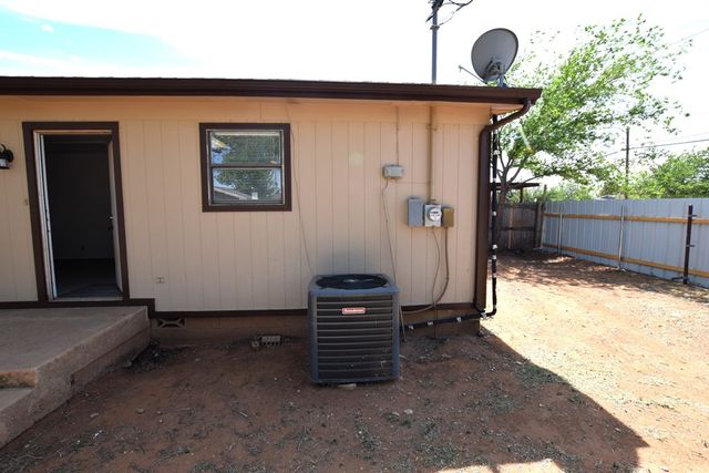 3606 Tanner Dr, Midland, TX 79703