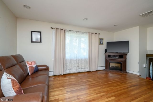 718 Midvale Pl, Linden City, NJ 07036