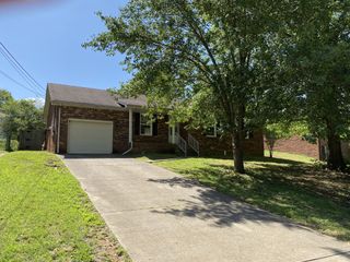 1264 Cloverdale Dr, Clarksville, TN 37040