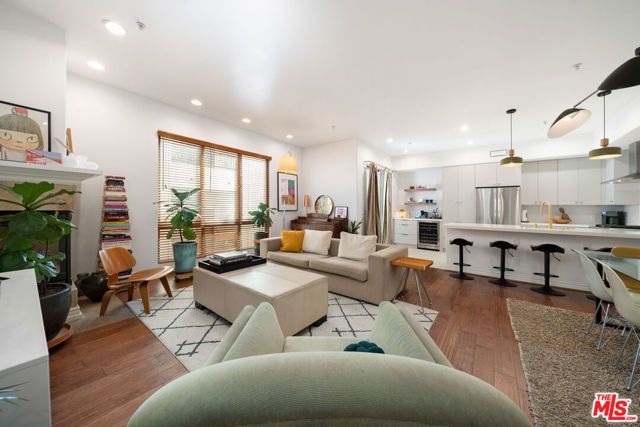 10913 Whipple Street 205, Toluca Lake (los Angeles), CA 91602
