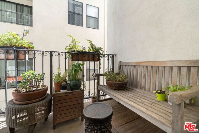 10913 Whipple Street 205, Toluca Lake (los Angeles), CA 91602