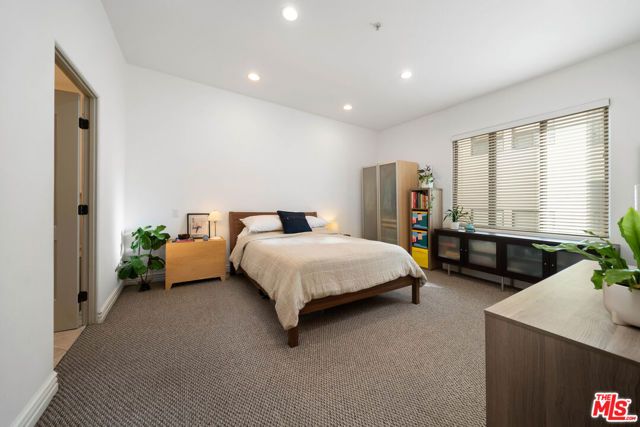 10913 Whipple Street 205, Toluca Lake (los Angeles), CA 91602