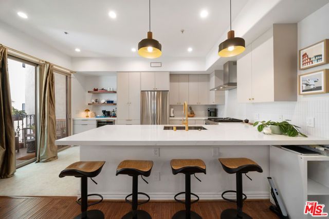 10913 Whipple Street 205, Toluca Lake (los Angeles), CA 91602